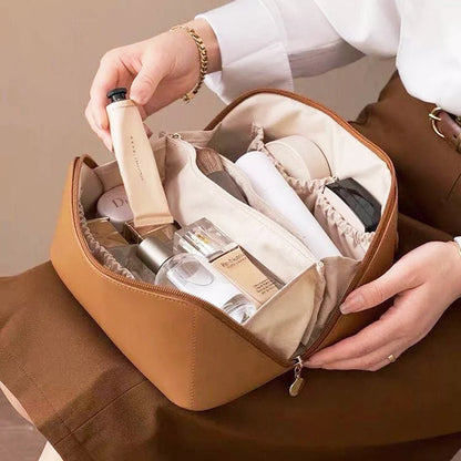THE LUXE BEAUTY TRAVEL CASE